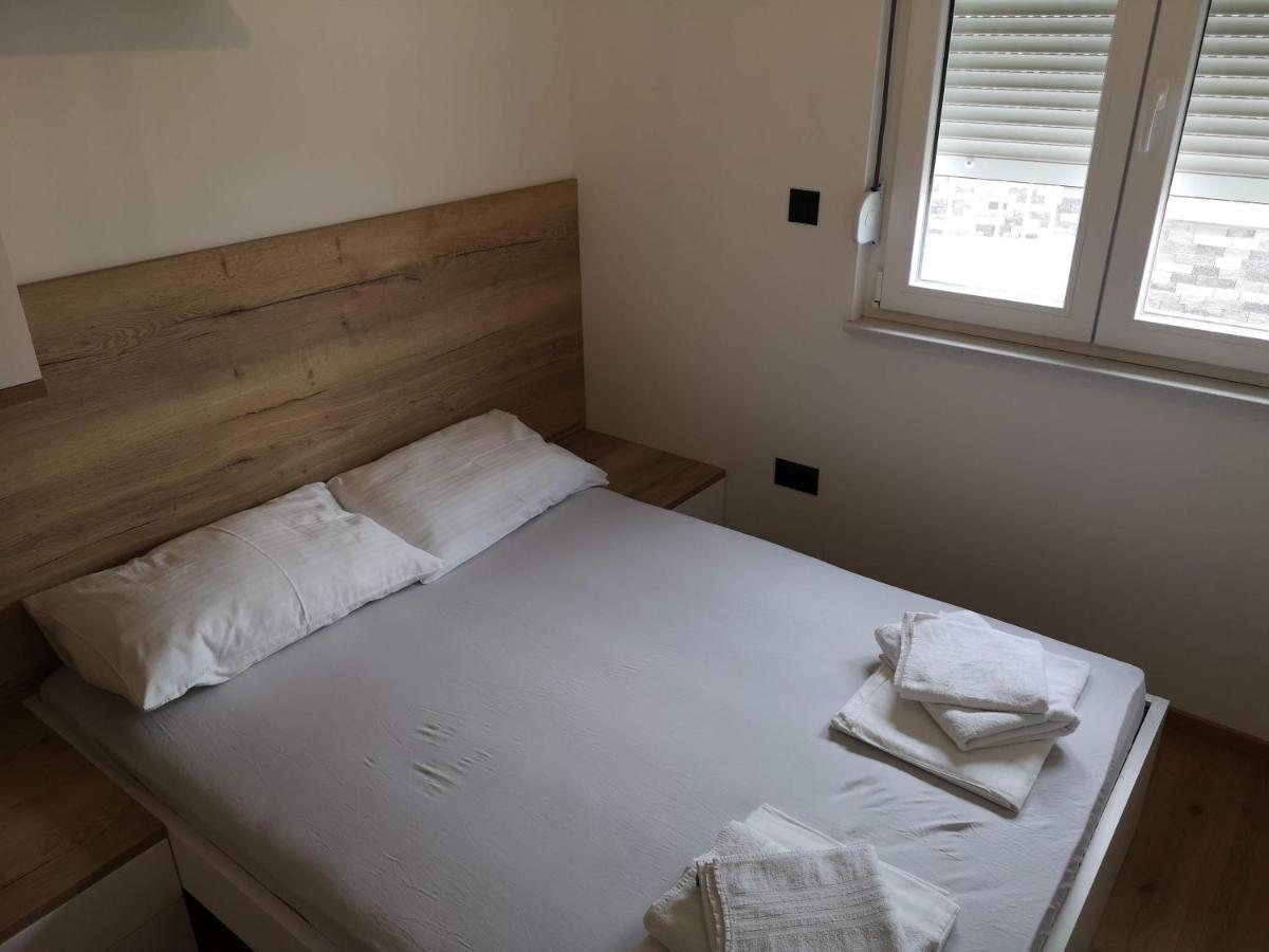 אומיס Villa Sara With Sea View And Private Heated Pool מראה חיצוני תמונה