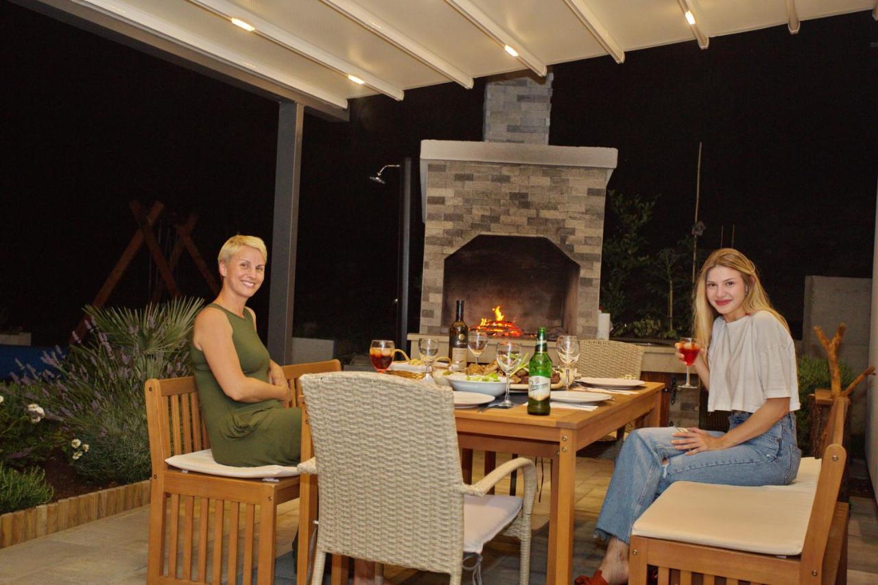 אומיס Villa Sara With Sea View And Private Heated Pool מראה חיצוני תמונה