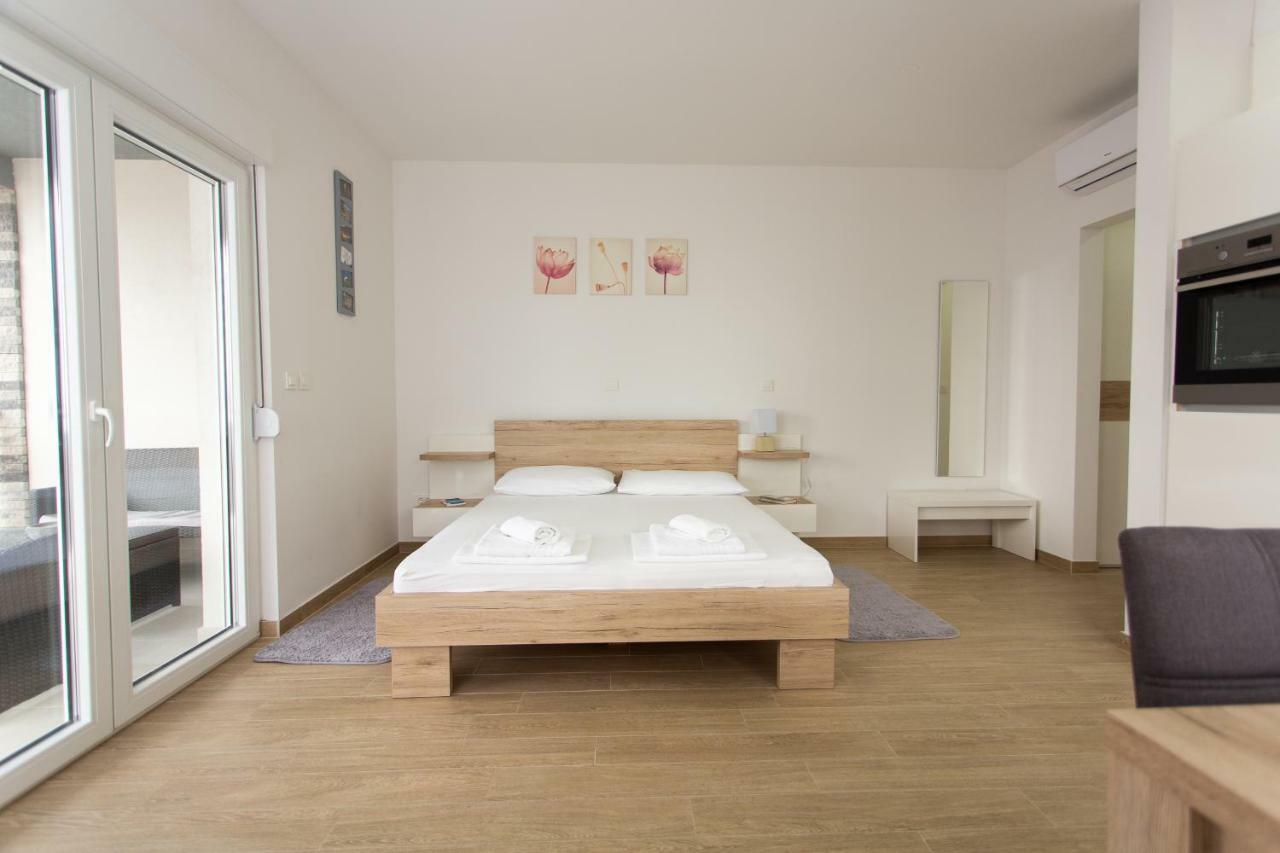 אומיס Villa Sara With Sea View And Private Heated Pool מראה חיצוני תמונה