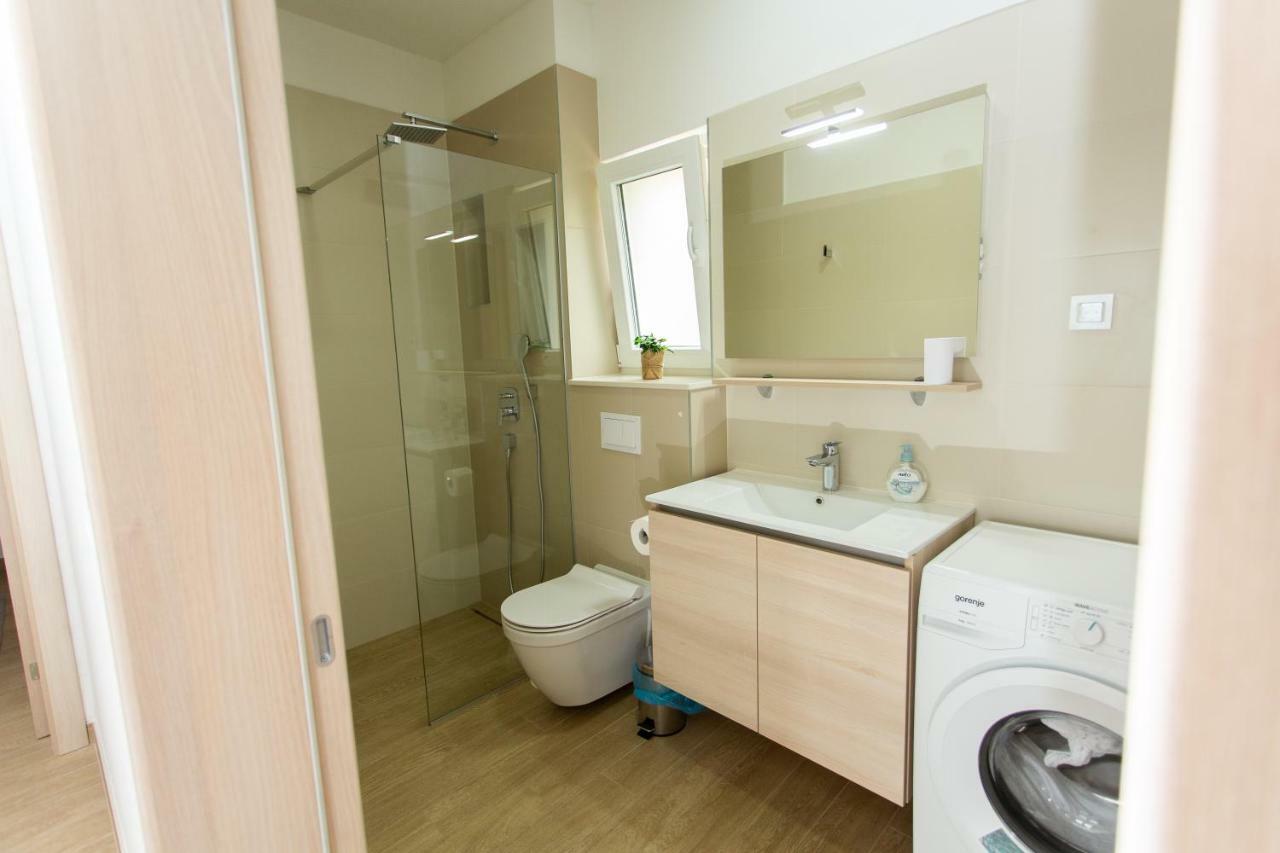 אומיס Villa Sara With Sea View And Private Heated Pool מראה חיצוני תמונה