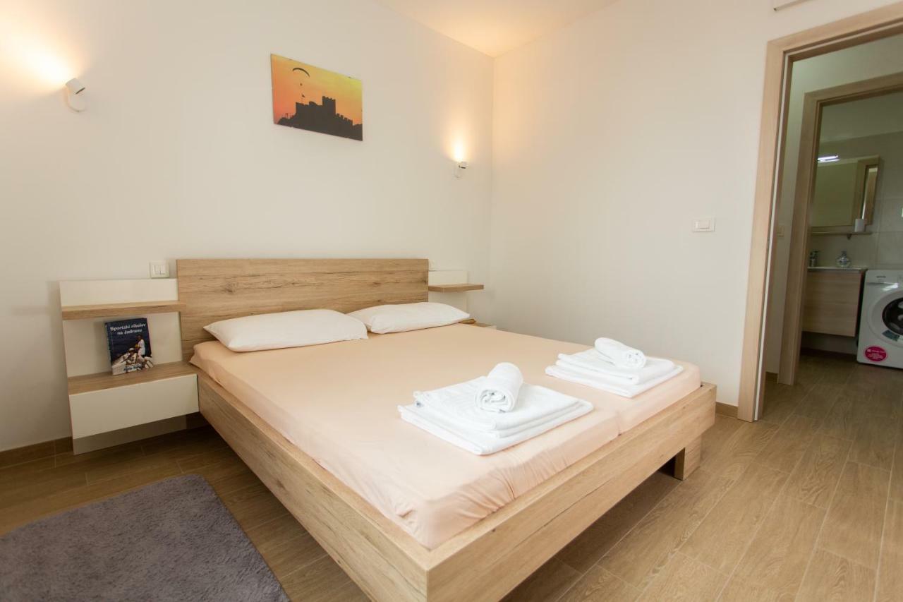 אומיס Villa Sara With Sea View And Private Heated Pool מראה חיצוני תמונה